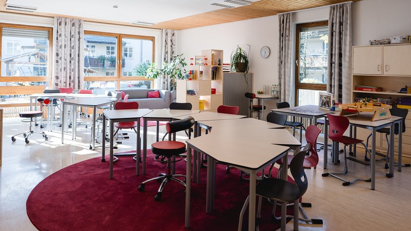Gemeinschaftsraum mit Charme in der Kita Katholischer Kinderhort Offene helle Räumlichkeiten der Kita Katholischer Kinderhort