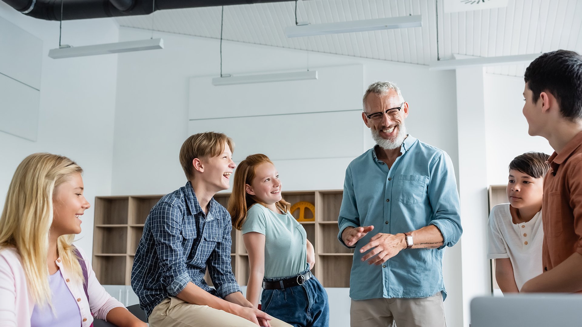 Schulsozialarbeiter unterstützt Schüler